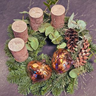 ✨ Advent je v plném proudu a my vám pomůžeme rozzářit domov! Vytváříme vánoční svícny, dekorace i zimní aranžmá v různých...